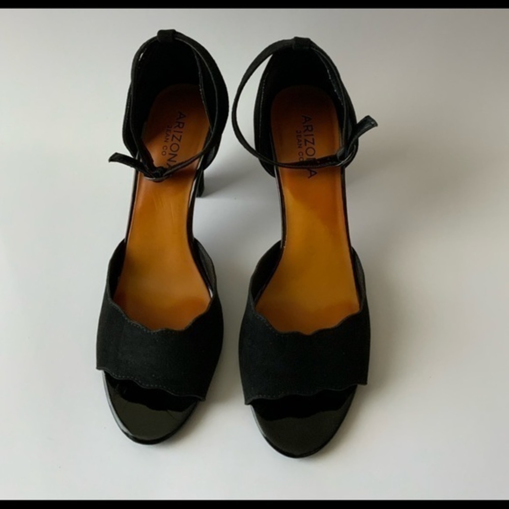 Heels - Picture 6 of 6